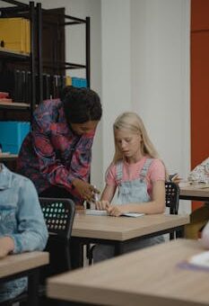 Paraprofessional Careers: Requirements and Job Hunting Guide for Teacher Assistant Jobs Near Me
